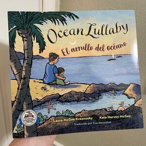 Ocean Lullaby - El arrullo del oceano - Paperback MUST BE BUNDLED